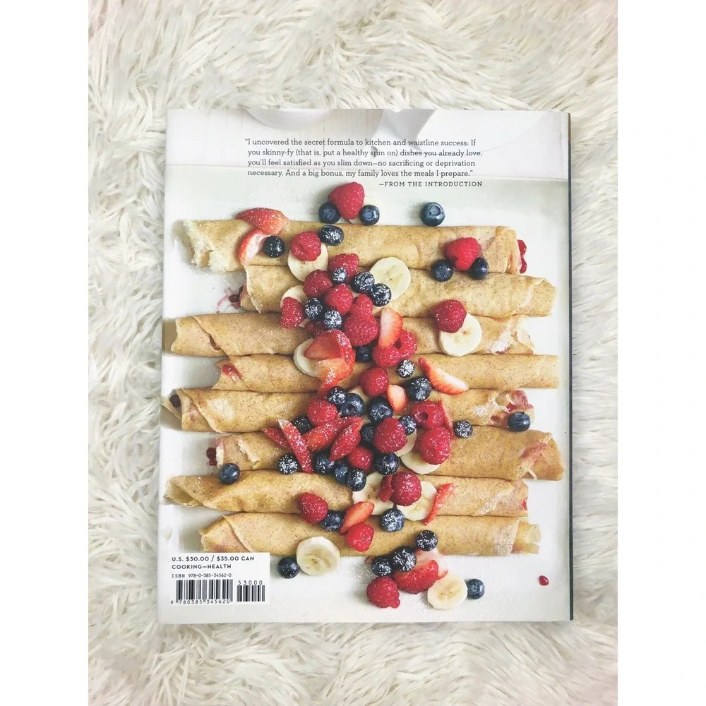 The Skinnytaste Cookbook: Light on Calories, Big‎ on Flavor by Gina Homolka